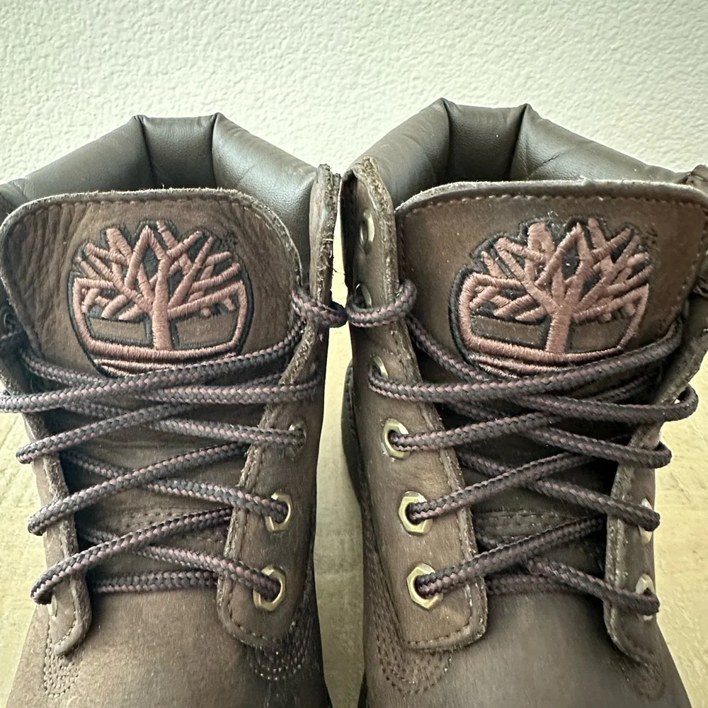 Timberland Kids Leather  Coffee Brown Embroidered Classic‎ Boots Size 2
